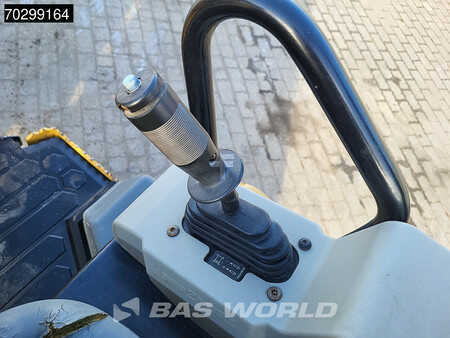 Walce gładkie 2018 Caterpillar CB2.7 (25)