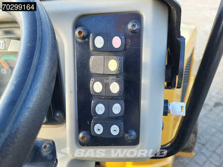 Walce gładkie 2018 Caterpillar CB2.7 (26)