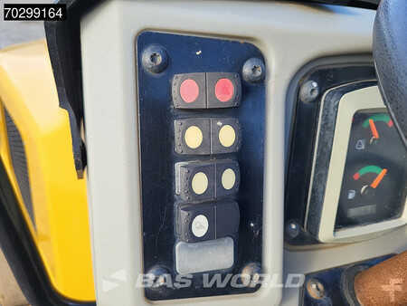 Walce gładkie 2018 Caterpillar CB2.7 (27)