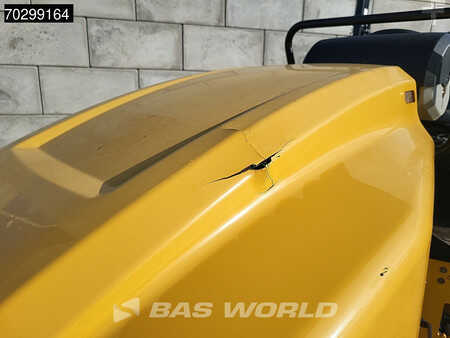 Walce gładkie 2018 Caterpillar CB2.7 (30)