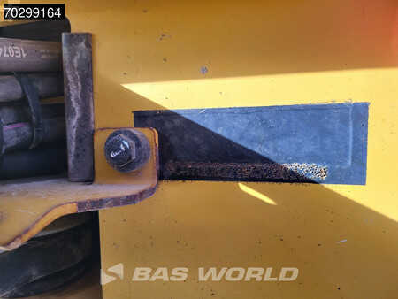 Walce gładkie 2018 Caterpillar CB2.7 (31)