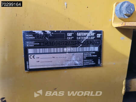 Walce gładkie 2018 Caterpillar CB2.7 (32)