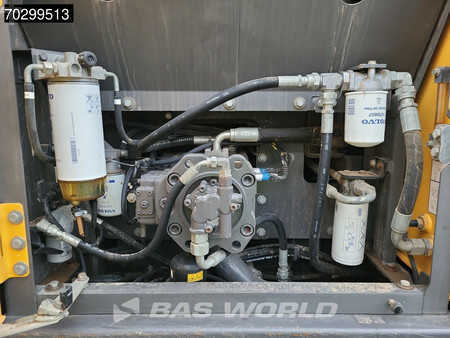 Hydraulic Excavators 2018 Volvo EC220 E L (19)