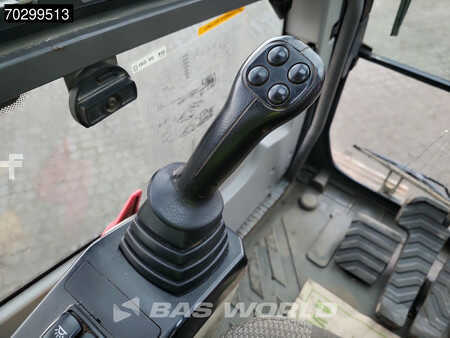 Hydraulic Excavators 2018 Volvo EC220 E L (31)