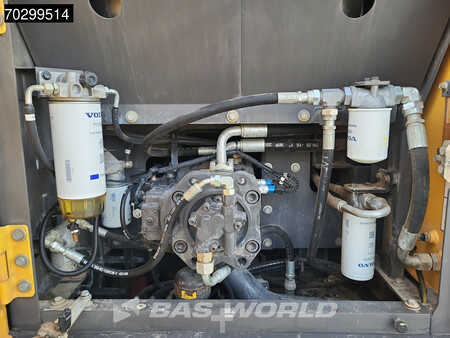 Escavadora de rastos 2017 Volvo EC220 E L (20)