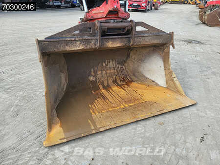 Korečková rýpadla 2017 Komatsu PC210 LC-10 (20)