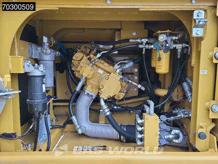 Kettenbagger 2017 Caterpillar 326 F L (34)