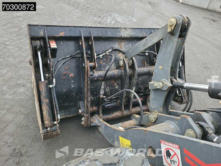 Pyöräkuormaajat 2017 Yanmar TL80 4-1 Buckets + Forks (19)