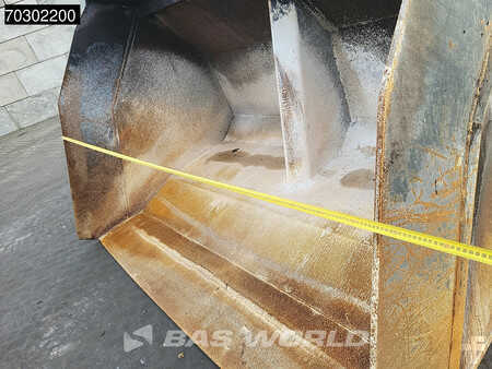 Kolové nakladače 2013 Liebherr L538 High Tip Bucket (20)