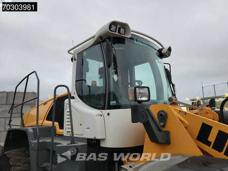Chargeuse sur pneus 2015 Liebherr L576 (16)