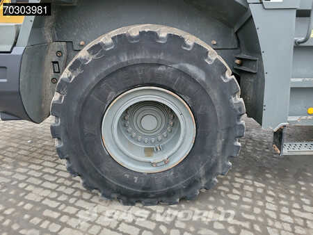 Chargeuse sur pneus 2015 Liebherr L576 (22)