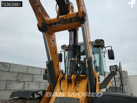 Chargeuse sur pneus 2015 Liebherr L576 (5)