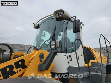 Chargeuse sur pneus 2015 Liebherr L576 (22)
