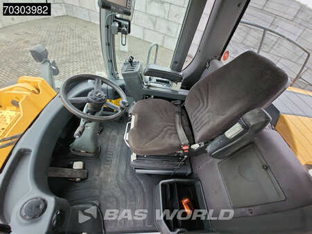 Chargeuse sur pneus 2015 Liebherr L576 (30)