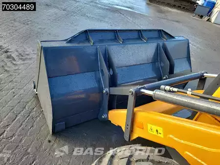 Starrer Baggerlader 2025 Case 851 NX A/C - 4WD - Central Pivot (26)