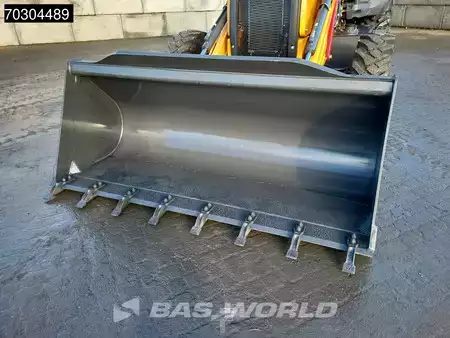 Starrer Baggerlader 2025 Case 851 NX A/C - 4WD - Central Pivot (27)