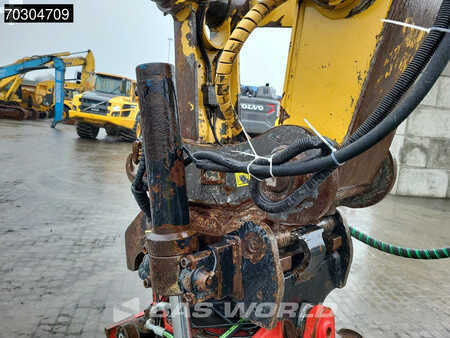 Escavatori cingolati 2015 Caterpillar 318 E L (12)