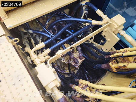 Escavatori cingolati 2015 Caterpillar 318 E L (28)