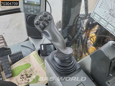 Escavatori cingolati 2015 Caterpillar 318 E L (40)