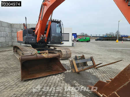 Rupsgraafmachines 2015 Hitachi ZX210 LC-5B ZX210LC-5B 2 Buckets + Forks (23)