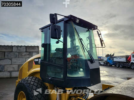 Enkelt tromlekomprimator 2018 Caterpillar CS66 B A/C (18)