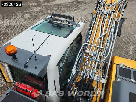 Escavatori cingolati 2016 Liebherr R926 Compact Tiltrotator (11)