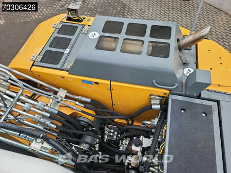 Escavatori cingolati 2016 Liebherr R926 Compact Tiltrotator (14)