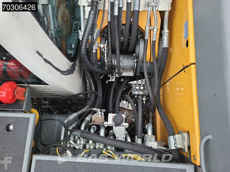 Escavatori cingolati 2016 Liebherr R926 Compact Tiltrotator (18)