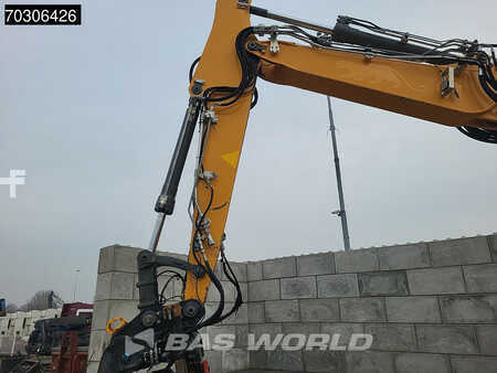 Escavatori cingolati 2016 Liebherr R926 Compact Tiltrotator (6)