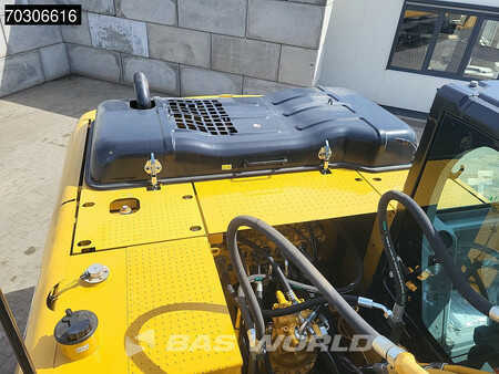 Korečková rýpadla 2025 Caterpillar 323 D3 (17)