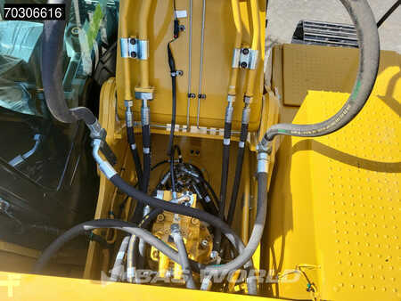 Korečková rýpadla 2025 Caterpillar 323 D3 (18)