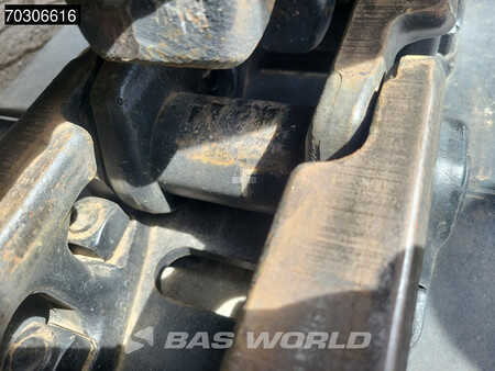 Korečková rýpadla 2025 Caterpillar 323 D3 (24)