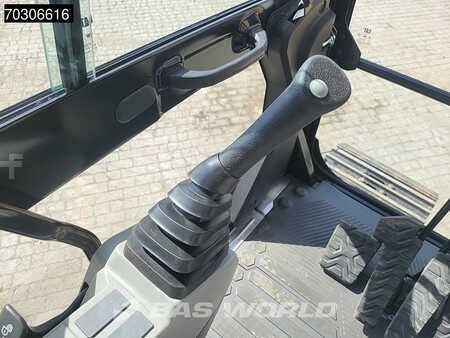 Korečková rýpadla 2025 Caterpillar 323 D3 (34)