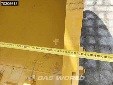 Korečková rýpadla 2025 Caterpillar 323 D3 (13)