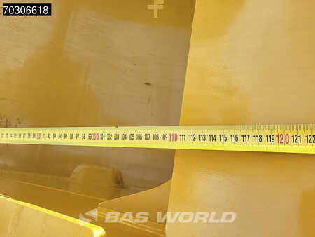 Korečková rýpadla 2025 Caterpillar 323 D3 (14)