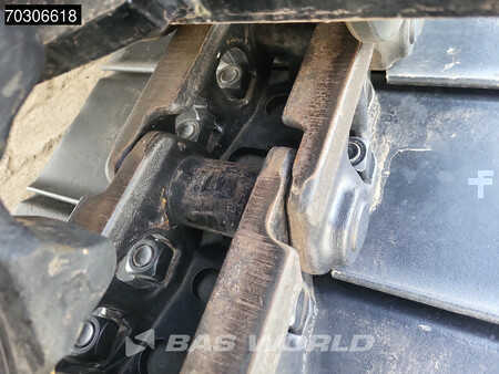 Korečková rýpadla 2025 Caterpillar 323 D3 (23)