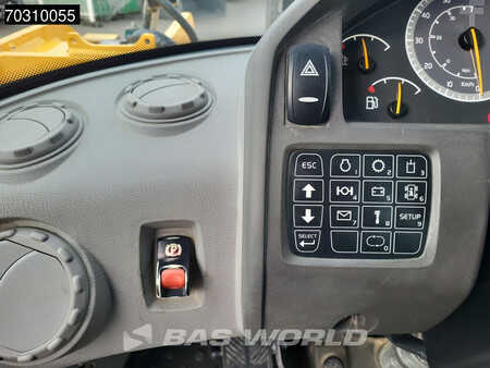 Wielladers 2015 Volvo L120 H (37)