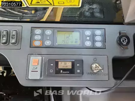 Korečková rýpadla 2017 Caterpillar 325 FL CR Tiltrotator (32)