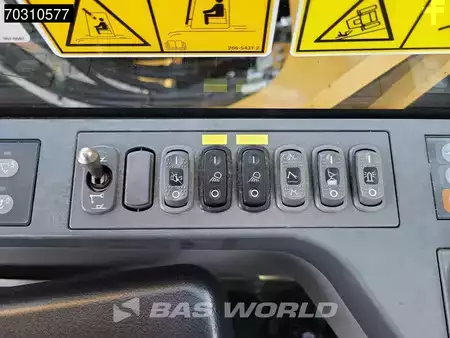 Korečková rýpadla 2017 Caterpillar 325 FL CR Tiltrotator (33)