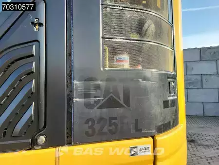 Korečková rýpadla 2017 Caterpillar 325 FL CR Tiltrotator (38)