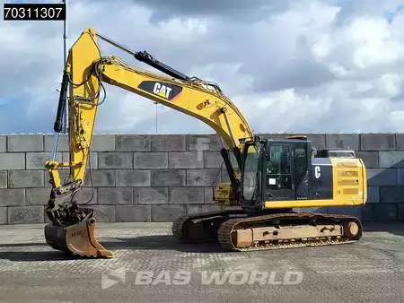 Beltegraver 2017 Caterpillar 326 F L (2)