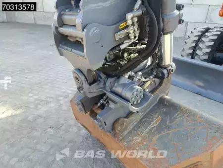Mobiele graafmachines 2015 Takeuchi TB295 W (17)