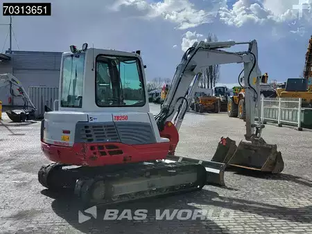 Minibagry 2018 Takeuchi TB250 A/C - 3 Buckets (6)
