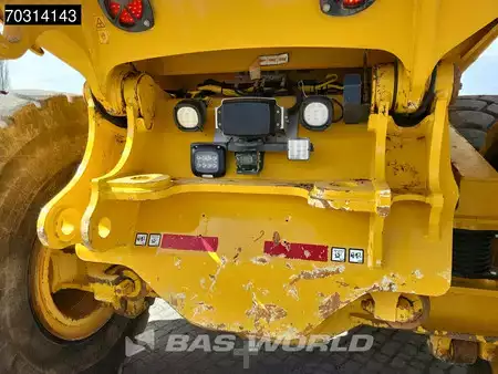 Zalomené klouby-dampry  2019 Bell B45 E (20)