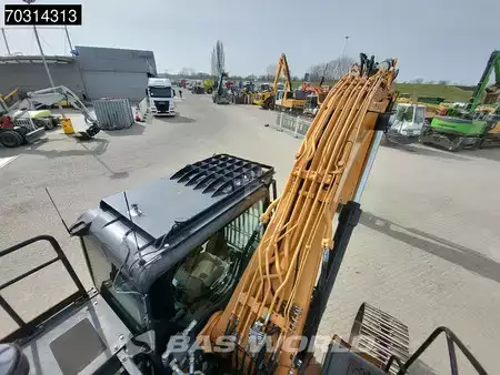Korečková rýpadla 2017 Case CX300 D (19)