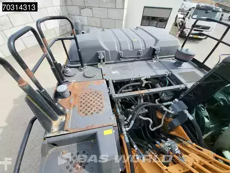 Korečková rýpadla 2017 Case CX300 D (20)
