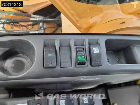 Korečková rýpadla 2017 Case CX300 D (32)