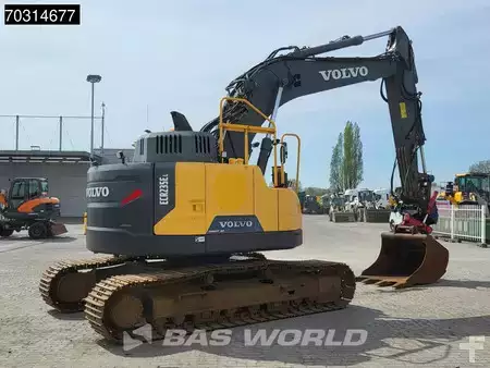 Excavadoras de cadenas 2015 Volvo ECR235 E L (5)