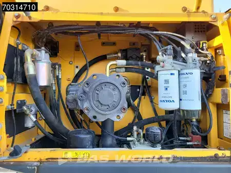 Escavatori cingolati 2013 Volvo EC380 D L (23)