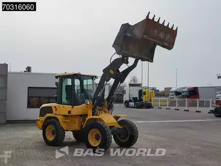 Chargeuse sur pneus 2016 Volvo L30 G (15)